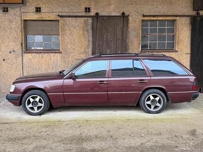 Gebraucht Mercedes 300 147 PS (108 kW) 1992 Rot Kombi