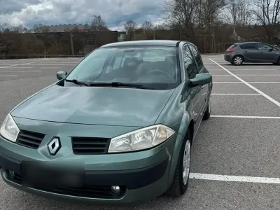 Gebraucht Renault Mégane II 113 PS (83 kW) 2005 Grün Kleinwagen