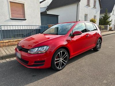 Gebraucht VW Golf VII 105 PS (77 kW) 2014 Rot Kleinwagen