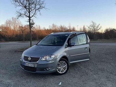 Grau Gebraucht 2009 VW Touran Highline Van / Kleinbus | 4.500 € (Fairer Preis)