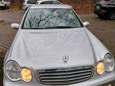 Second-hand Mercedes 220 150 CP (110 kW) 2006 Argintiu Berlinǎ