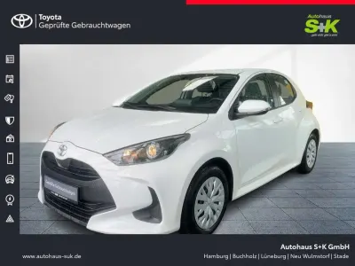Gebraucht Toyota Yaris Basis 72 PS (52 kW) 2023 Schneeweiß Kleinwagen