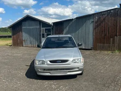 Gebraucht Ford Escort Ghia 90 PS (66 kW) 1994 Silber Limousine