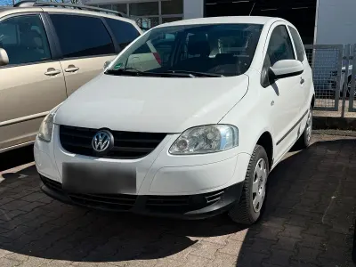 Gebraucht VW Fox 54 PS (39 kW) 2008 Weiß Kleinwagen