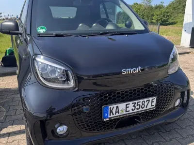 Używany Smart ForTwo Electric Drive 60 kW (82 KM) 2021 Czarny Kabriolet