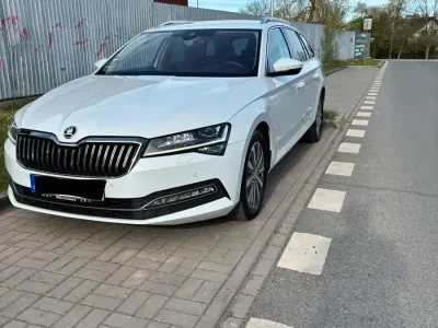 Gebraucht Skoda Superb Style 140 PS (102 kW) 2022 Weiß Kombi
