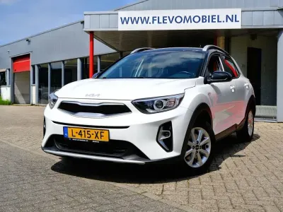 Gebraucht Kia Stonic 101 PS (74 kW) 2021 Weiß SUV