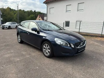 Gebraucht Volvo V60 Kinetic 114 PS (83 kW) 2011 Blau Kombi