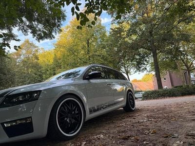 Gebraucht Skoda Octavia RS 184 PS (135 kW) 2016 Weiß Kleinwagen