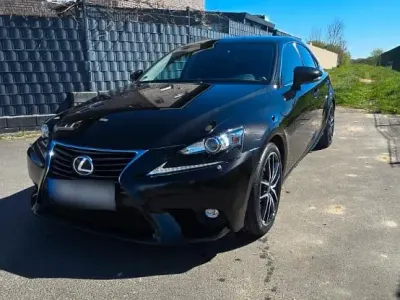 Begagnad Lexus IS300h