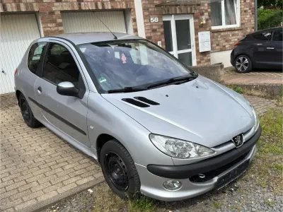Gebraucht Peugeot 206 60 PS (44 kW) 2004 Silber Coupé