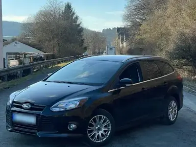 Gebraucht Ford Focus 140 PS (102 kW) 2011 Schwarz Kombi