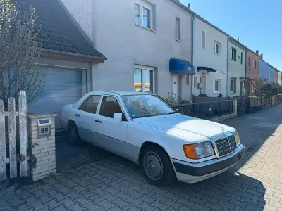 Gebraucht Mercedes 200 75 PS (55 kW) 1989 Weiß Limousine