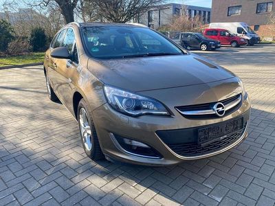 Gebraucht Opel Astra Exklusiv 136 PS (100 kW) 2014 Champagner (m2) Kombi