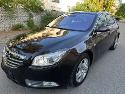 Gebraucht Opel Insignia Design Edition 160 PS (117 kW) 2011 Kombi