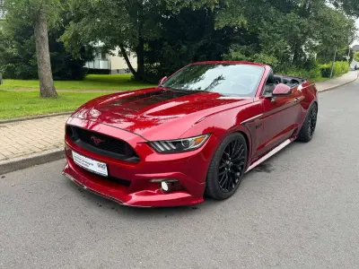 Gebraucht Ford Mustang GT Convertible 421 PS (309 kW) 2016 Rubyrot (metallic) Cabrio