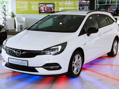 Weiß Gebraucht 2021 Opel Astra Edition Kombi | 13.450 €