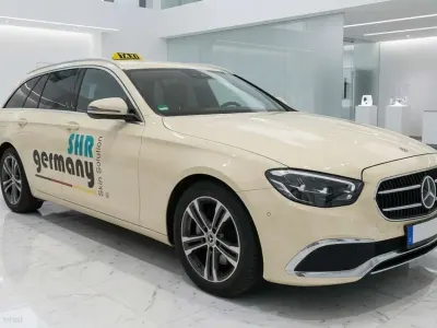 Gebraucht Mercedes E220 Avantgarde 194 PS (142 kW) 2023 Beige Kombi