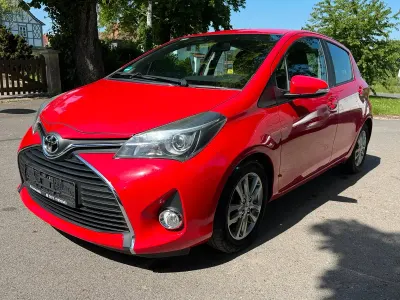Gebraucht Toyota Yaris Comfort 69 PS (50 kW) 2015 Rot Kleinwagen