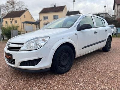 Schneeweiss/summitwhite/arctic Gebraucht 2009 Opel Astra Selection Limousine | 999 € (Superpreis)
