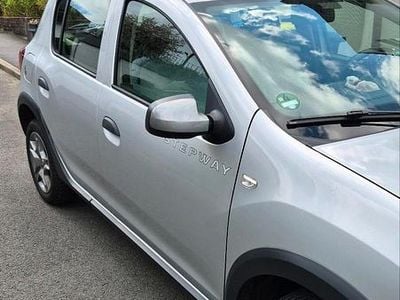 Second-hand Dacia Sandero Stepway 90 CP (66 kW) 2017 Argintiu Hatchback
