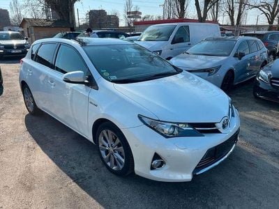 Gebraucht Toyota Auris Hybrid Life 136 PS (100 kW) 2014 Weiß Limousine