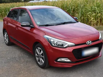 Gebraucht Hyundai i20 Passion Plus 101 PS (74 kW) 2018 Rot Kleinwagen