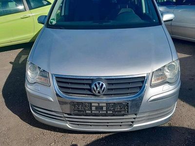 Second-hand VW Touran 140 CP (102 kW) 2009 Argintiu Monovolum