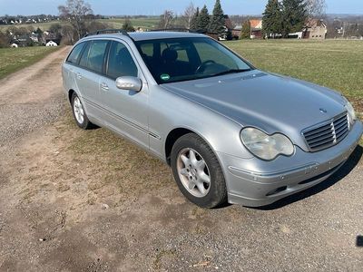 Gebraucht 2003 Mercedes 220 Kombi | 1.222 €