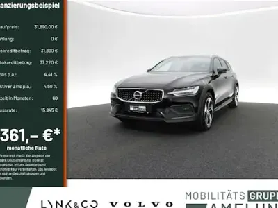 Używany Volvo V60 CC Plus 197 KM (144 kW) 2023 Czarny Kombi