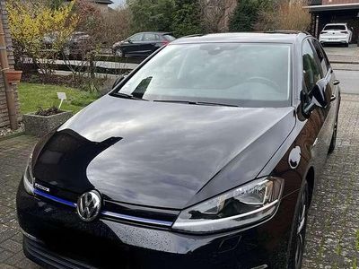 Gebraucht VW Golf VII IQ Drive 131 PS (96 kW) 2019 Schwarz Limousine