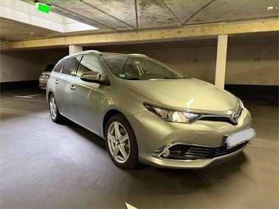 Toyota Auris Hybrid