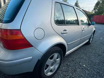 Gebraucht VW Golf III 100 PS (73 kW) 1998 Silber Limousine