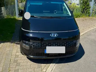 Gebraucht Hyundai Staria 177 PS (130 kW) 2024 Schwarz Van / Kleinbus