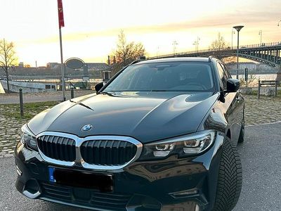 Schwarz Gebraucht 2020 BMW 318 Sport Line Kombi | 16.000 € (Fairer Preis)