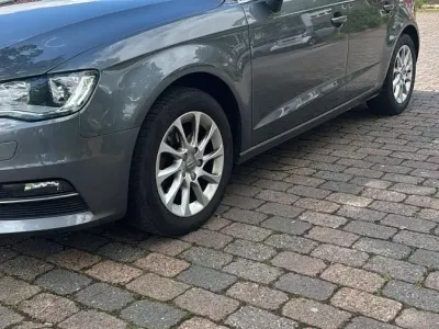 Gebraucht Audi A3 Attraction 105 PS (77 kW) 2013 Grau Limousine