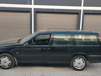 Usata Volvo V70 126 CV (92 kW) 1998 Nero Station wagon