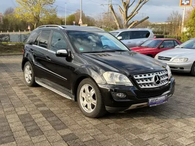 Gebraucht Mercedes ML350 231 PS (169 kW) 2010 Schwarz SUV
