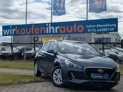 Gebraucht Hyundai i30 Select 101 PS (74 kW) 2017 Stargazing blue (metallic) Kombi