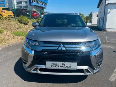 Gebraucht Mitsubishi Outlander P-HEV Plus 135 PS (99 kW) 2021 Grau SUV