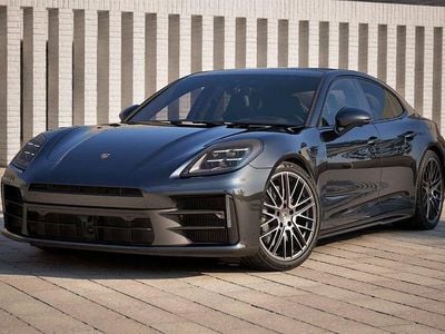 Tiefschwarzmetallic Neu 2025 Porsche Panamera 4 Limousine | 168.002 € (Fairer Preis)