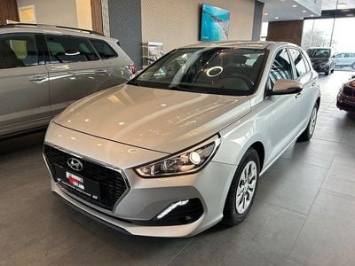 Gebraucht Hyundai i30 Select 99 PS (72 kW) 2019 Silber Limousine