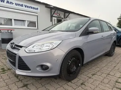Gebraucht Ford Focus Trend 105 PS (77 kW) 2011 Silber Limousine