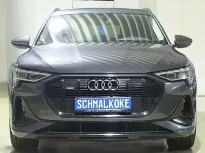 Gebraucht Audi e-tron Performance 300 kW (408 PS) 2023 Daytonagrau SUV