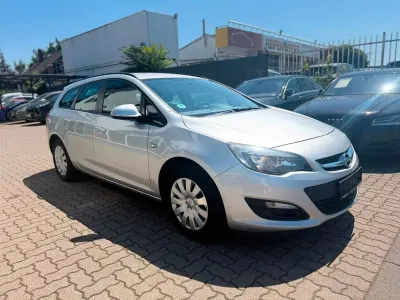 Gebraucht Opel Astra Edition 136 PS (100 kW) 2014 Silber Kombi