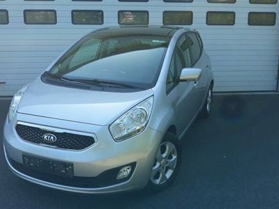 Gebraucht Kia Venga DREAM-TEAM Edition 125 PS (91 kW) 2015 Silber / kirunasilber / metallic Kleinwagen