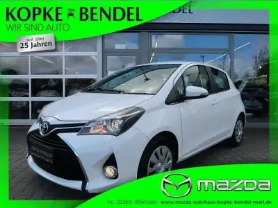 Gebraucht Toyota Yaris 69 PS (50 kW) 2017 Super white Kleinwagen