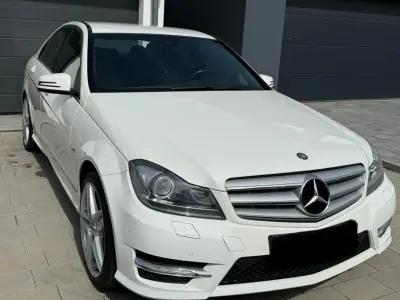 Gebraucht Mercedes C180 Avantgarde 156 PS (114 kW) 2012 Weiß Limousine