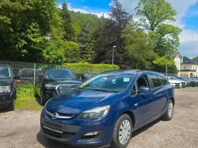 Gebraucht Opel Astra Selection 110 PS (80 kW) 2014 Blau Kombi