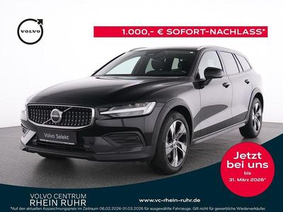 Schwarz onyx black / metallic Gebraucht 2024 Volvo V60 CC Plus Kombi | 37.990 € (Fairer Preis)
